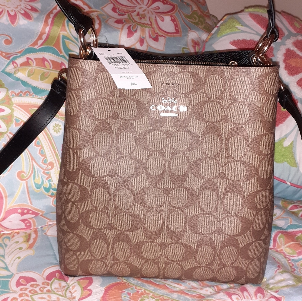 NWT Coach Large Town Bucket Bag